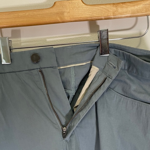 lululemon 34 x 30 athletica pants. Never worn - Picture 4 of 5